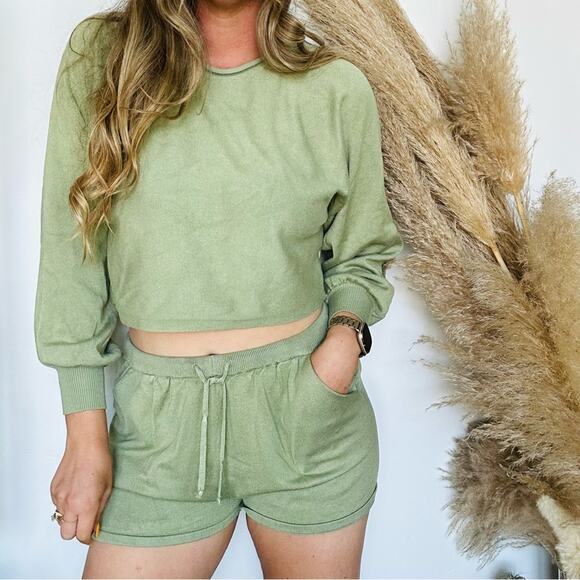 NEW ZESICA Sage Green Crop Bubble Long Sleeve Sweater Tie Pockets Shorts Set M - Picture 1 of 12